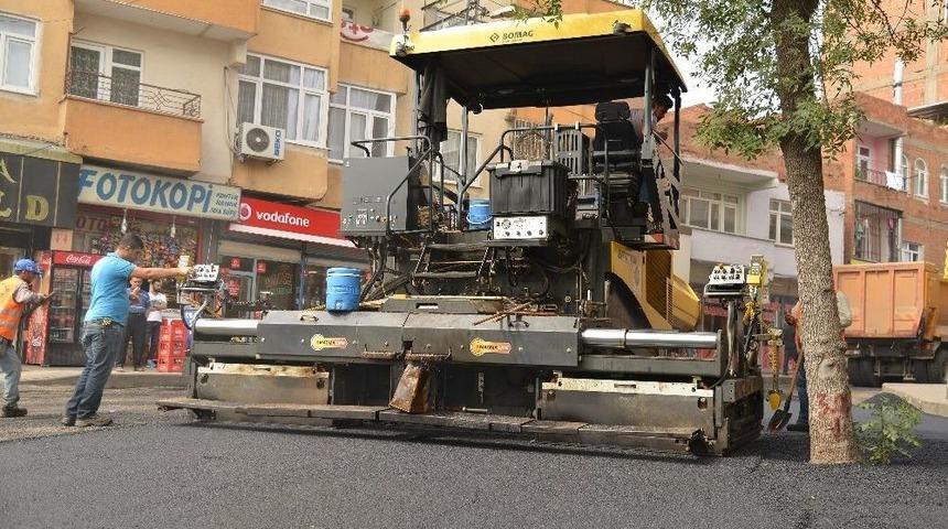 Bağlar İl&ccedil;esinde Asfalt &Ccedil;alışmaları S&uuml;r&uuml;yor