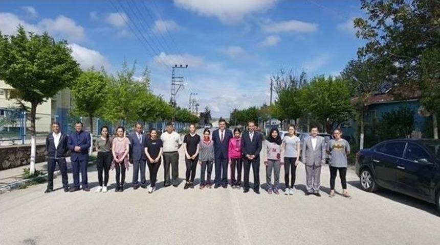 Başkan Yal&ccedil;ın Gen&ccedil;lik Haftası M&uuml;nasebetiyle D&uuml;zenlenen Koşu Yarışmasına Katıldı