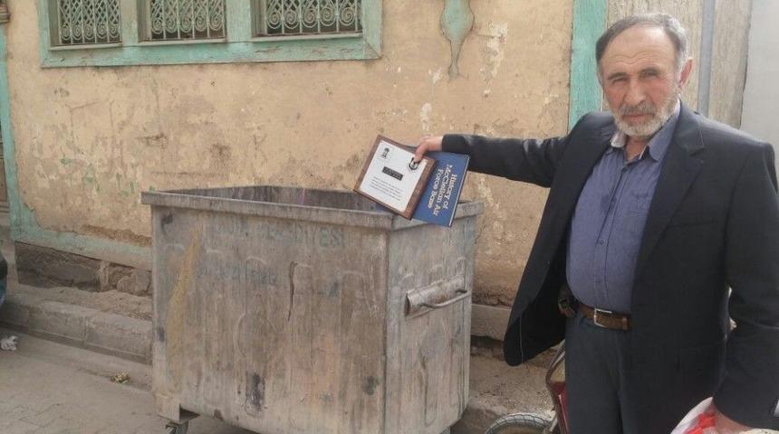 Abd Hava Kuvvetleri&rsquo;nden Aldığı &Ouml;d&uuml;lleri &Ccedil;&ouml;pe Attı