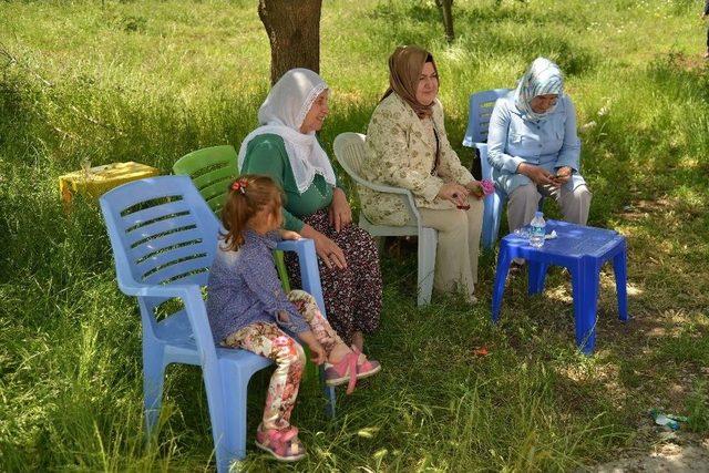 Başkan Atilla’nın Eşinden Engelli Kardeşlere Ziyaret