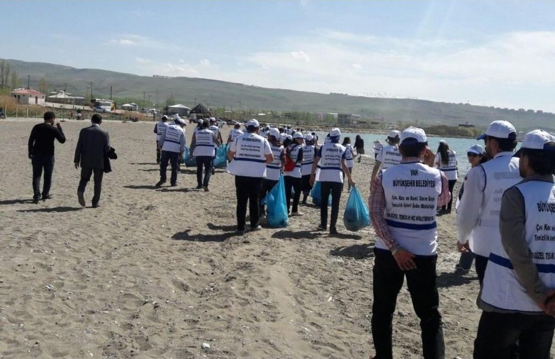 Van&rsquo;da Tonlarca &Ccedil;&ouml;p Toplandı