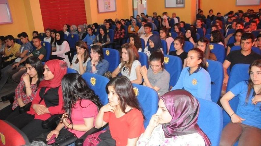 Cizre&rsquo;de &lsquo;uyuşturucu&rsquo; Konferansı