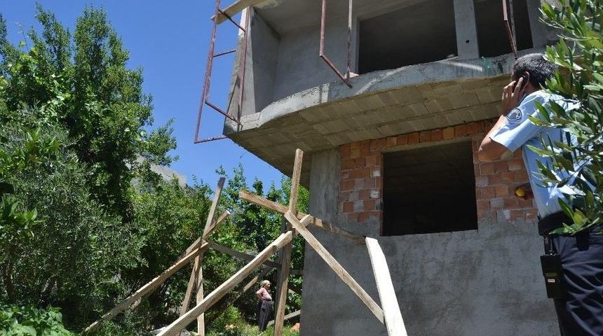 İnşaattan D&uuml;şen Sıvacı Kardeşler Yaralandı