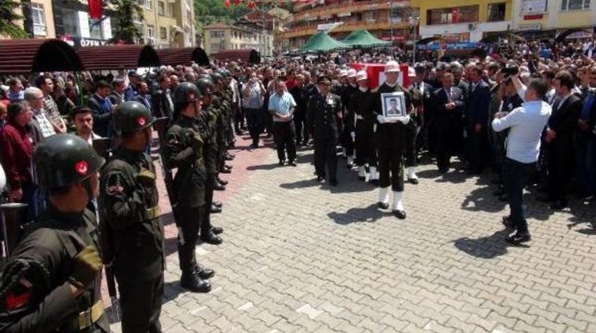 Kalp Krizinden &Ouml;len Asker Toprağa Verildi