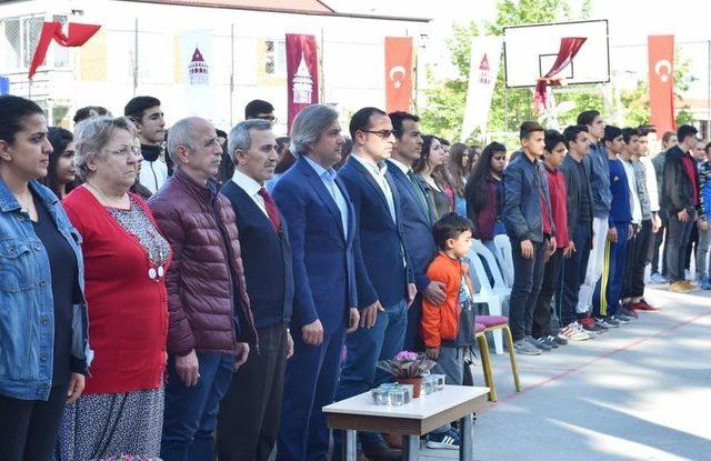 Başkan Demircan Öğrencilerle Birlikte Halay Çekti