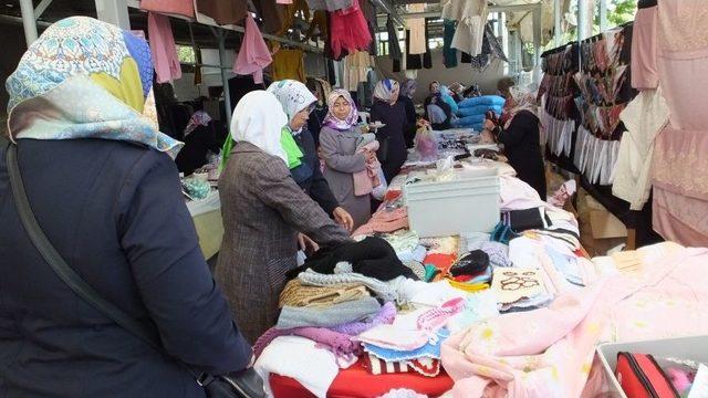 Burhaniye’de Kermes Geliri 75 Öğrenciye Harçlık Olacak