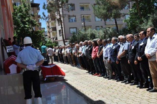 Kanserden Ölen Polis Memuru Toprağa Verildi