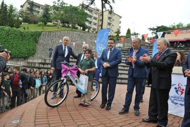 En Yavaş Ve Sonuncu Olan Bisikleti Kazandı 1