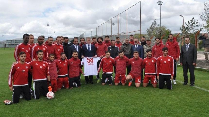 Sivasspor, Şampiyonluk Ma&ccedil;ına Hazırlanıyor