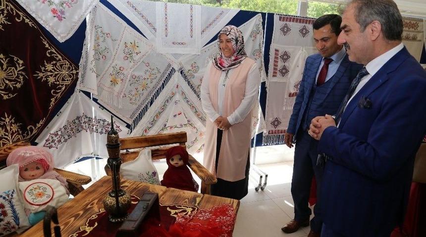 H&uuml;nerli Annelerden Emek Dolu Sergi