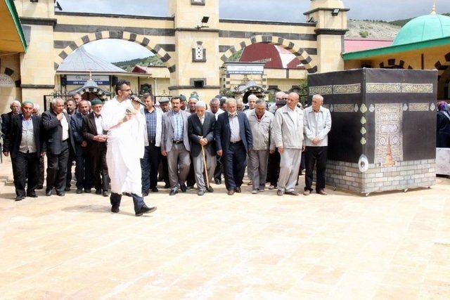 Hacı Adaylarına Kabe Maketli Eğitim Semineri