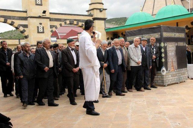 Hacı Adaylarına Kabe Maketli Eğitim Semineri