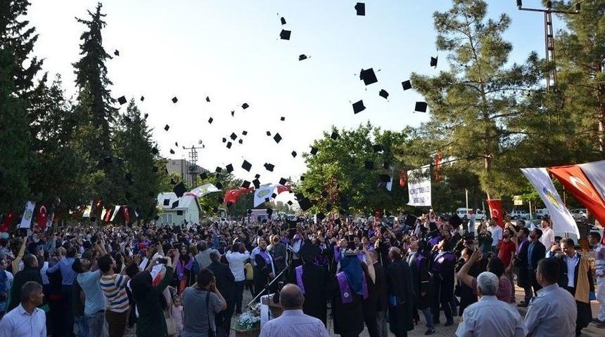 Harran &Uuml;niversitesinde Mezuniyet Heyecanı