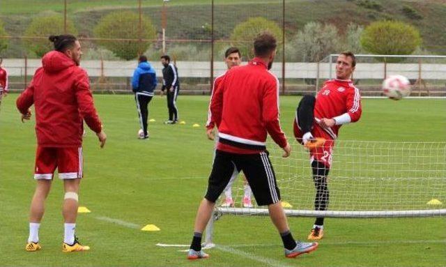 Sivasspor'a Vali Gül'den Tebrik