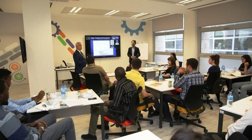 Bozbey: &ldquo;&uuml;lkemizin Proje &Uuml;reten Gen&ccedil;lere İhtiyacı Var&ldquo;