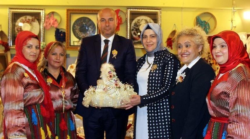 Tekkek&ouml;y&rsquo;de El Emeği G&ouml;z Nuru &Uuml;r&uuml;nler Sergilendi