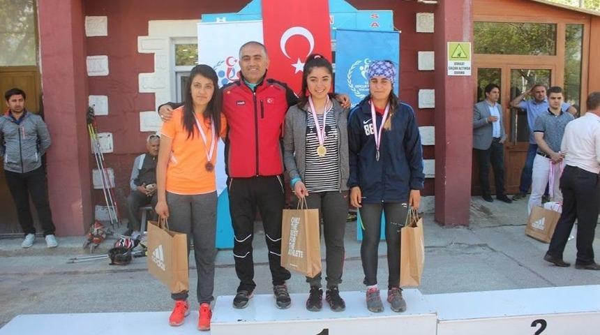 Ağrı&rsquo;da Gen&ccedil;lik Koşusu Ve Tekerlekli Sandalye Yarışması