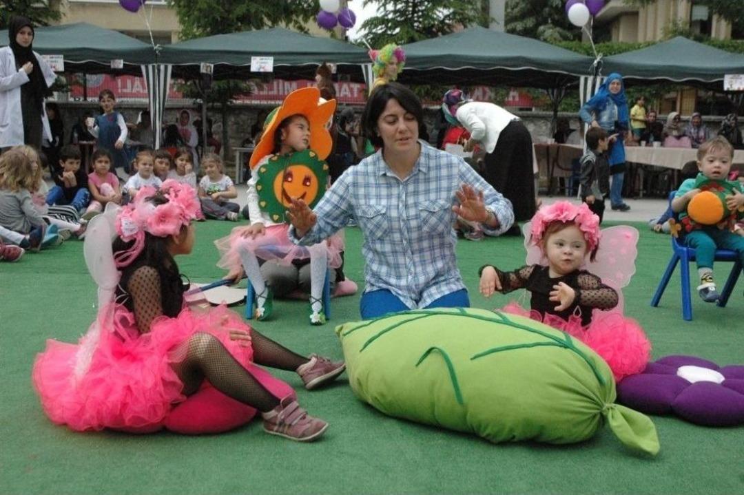 Lisesi &Ouml;ğrencilerinden &Ccedil;ocuk Şenliği Etkinliği