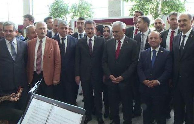 Başbakan Yıldırım, Meclis te Resim Sergisinin A&ccedil;ılışını Yaptı 1