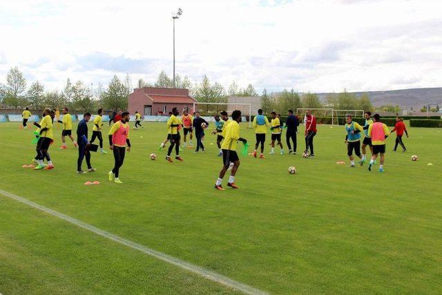 Kayserispor Ligde Kaldığı İçin Mutlu