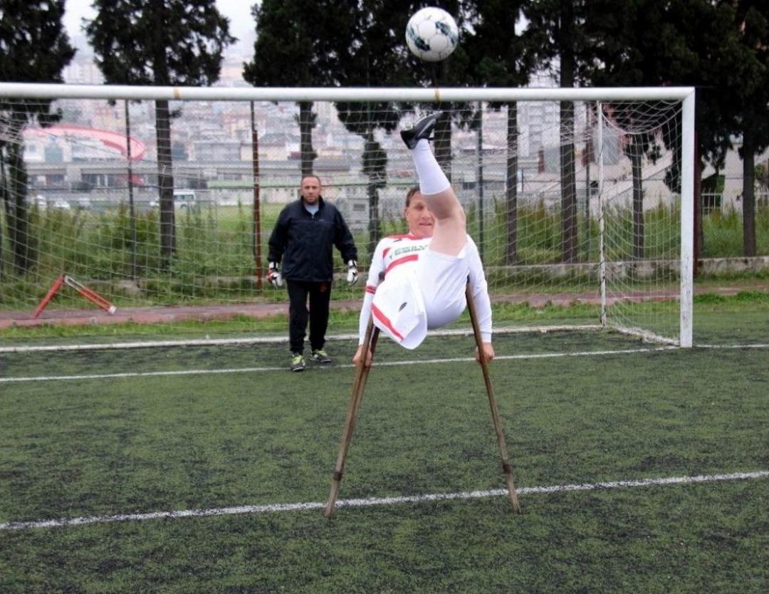 Engelliler İle Kadınların Ma&ccedil;ında Kazanan Dostluk Oldu