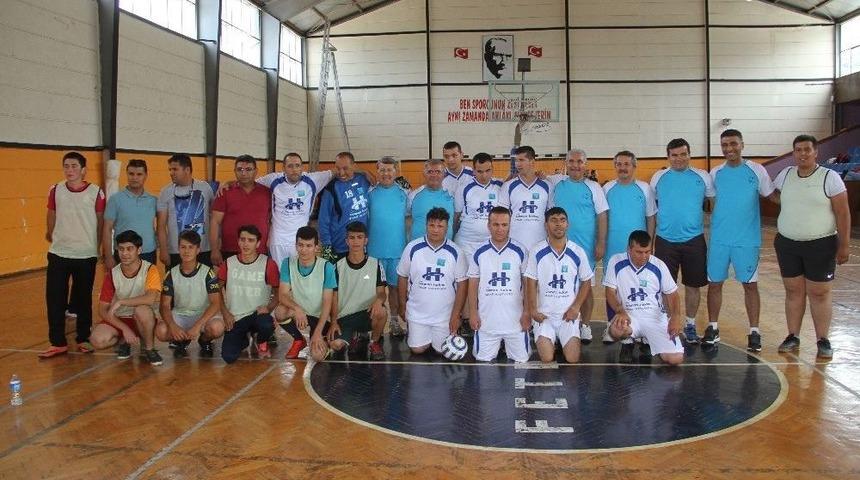 Fethiye&rsquo;de Protokol &Ouml;zel Sporcularla Futsal Oynadı