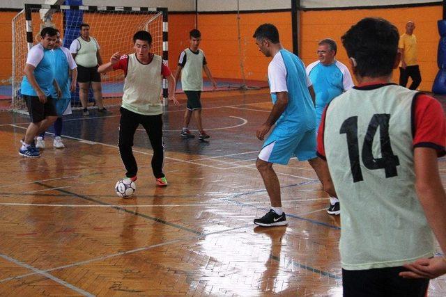 Fethiye&rsquo;de Protokol &Ouml;zel Sporcularla Futsal Oynadı 3