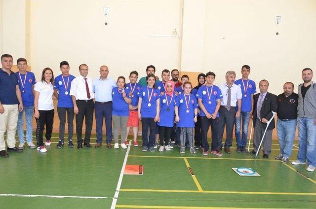 &Ouml;zel Sporcular Hemsball Turnuvasında Buluştu 1