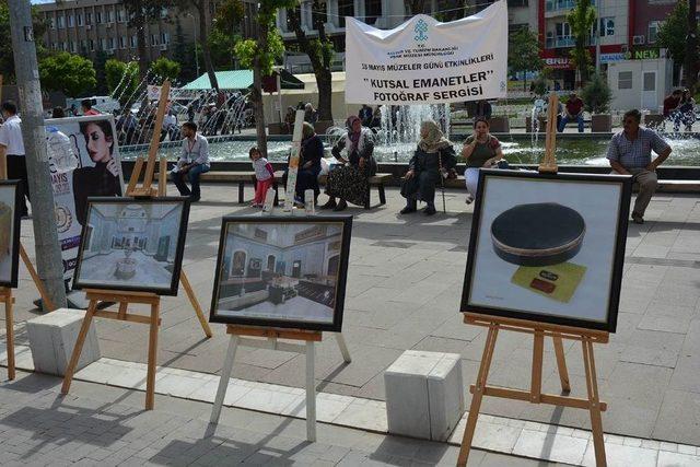 Uşak&rsquo;ta Kutsal Emanetlerin Fotoğrafları Bile B&uuml;y&uuml;k İlgi G&ouml;rd&uuml; 3