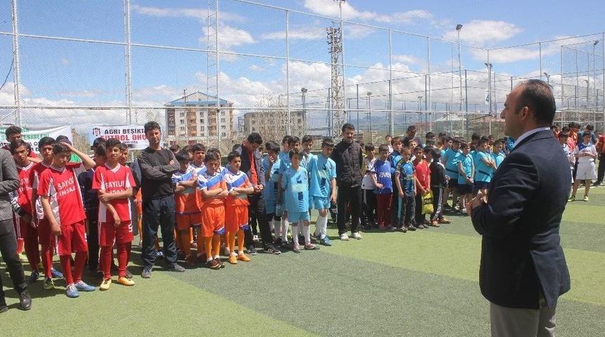 Ağrı&rsquo;da Beşiktaş Futbol Okulu Turnuva D&uuml;zenledi