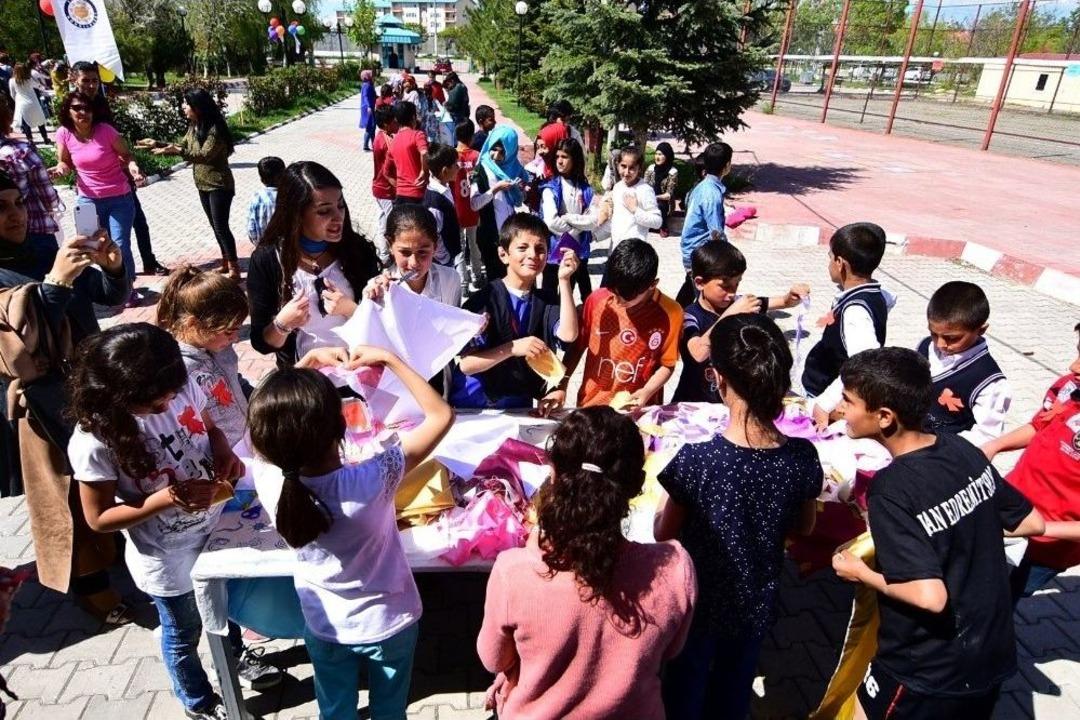 Van&rsquo;da &Ccedil;ocuk Şenliği