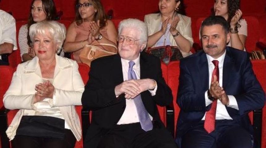 İzzet Günay'dan Altın Portakal Heykelciği Esprisi