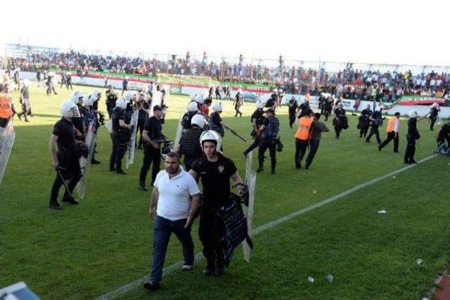 Amed Sportif- Büyükşehir Belediye Erzurumspor Maçı Sonrası Olaylar Çıktı