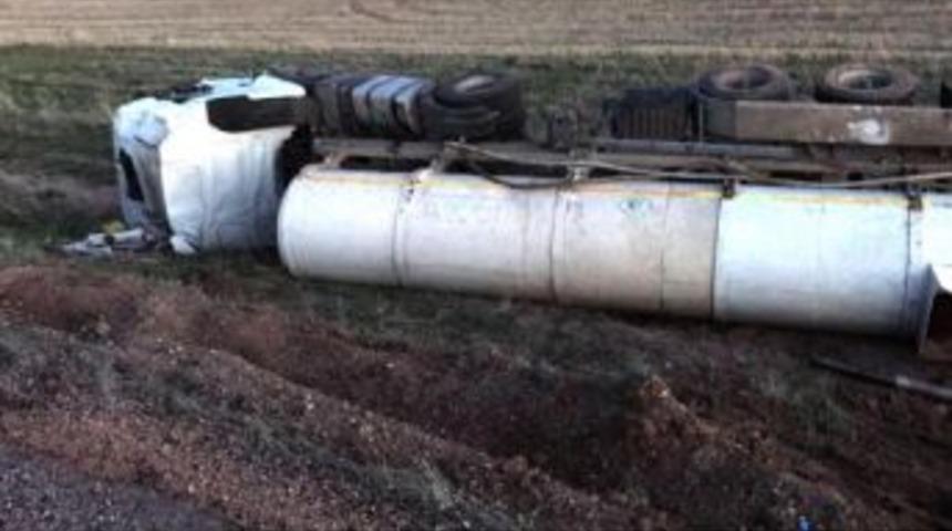 Sivas'ta S&uuml;lf&uuml;rik Asit Y&uuml;kl&uuml; Tanker Devrildi