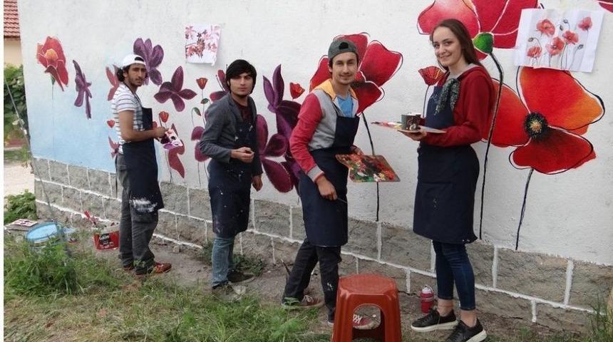 Eko Turizm K&ouml;y&uuml; &Ccedil;i&ccedil;ek Motifleriyle S&uuml;sleniyor