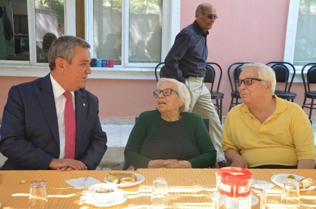 Başkan Kayalı&rsquo;dan Huzurevi İle Şehit Aileleri Ve Gaziler Derneğine Ziyaret