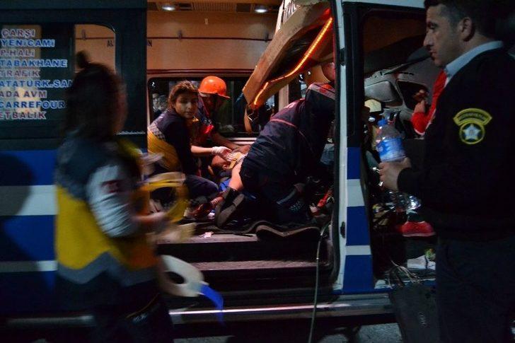 İterek Çalıştırmak İstediği Minibüsle Otobüsün Altına Girdi: 1 Yaralı G2
