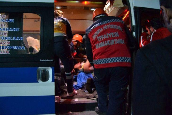 İterek Çalıştırmak İstediği Minibüsle Otobüsün Altına Girdi: 1 Yaralı G3
