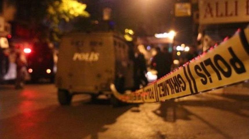 Beyoğlu'nda Zırhlı Polis Aracına Ateş A&ccedil;ıldı