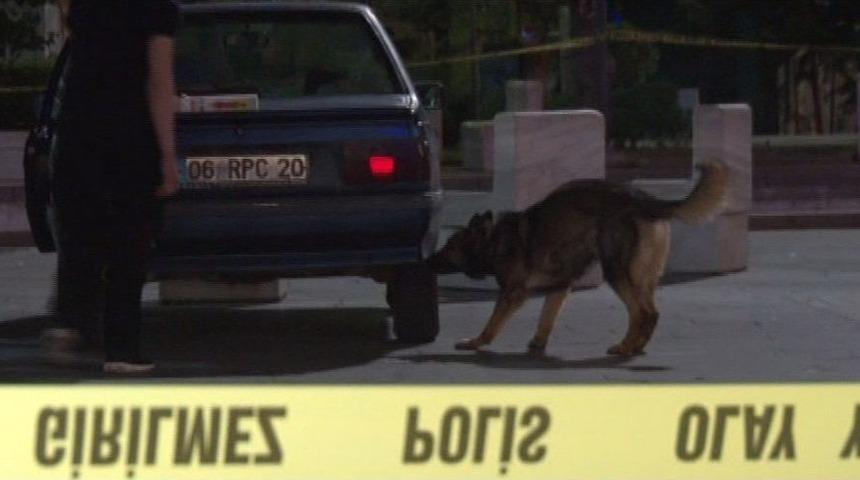 Kızılay Meydanı&rsquo;nda Ş&uuml;pheli Ara&ccedil; Polis Ekiplerini Alarma Ge&ccedil;irdi