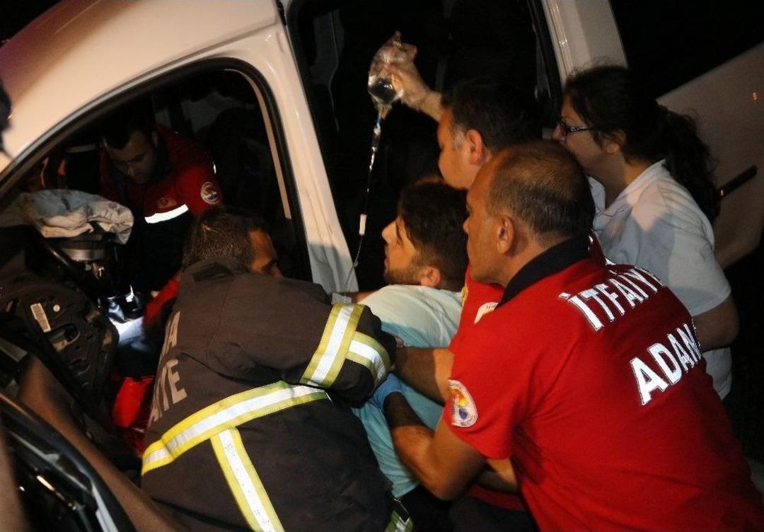 İki Ara&ccedil; 80 Kilometre Hızla Kafa Kafaya &Ccedil;arpıştı: 4 Yaralı