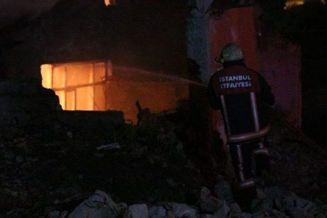 Beyoğlu nda Gecekondu Alev Alev Yandı 1