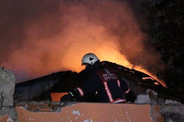 Beyoğlu nda Gecekondu Alev Alev Yandı 2