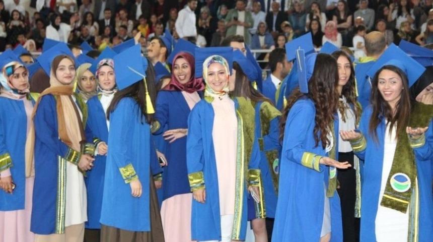 200 Hemşire Adayı Yemin Etti