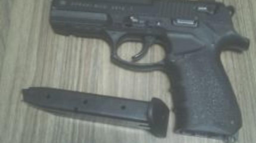 Polisler D&uuml;ğ&uuml;nlerde Denetim Yaptı 4 Kişiye &lsquo;a&ccedil;ık Alanda Silah Kullanmaktan&rsquo; Ceza Kesildi