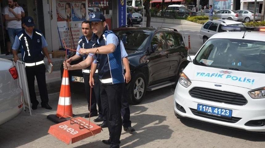 Yol Ve Kaldırımlardaki Duba Ve Tabelalar Kaldırıldı