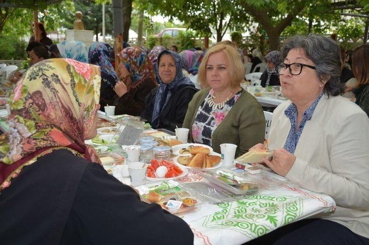 Kaşıkçı Mahallesinin Kadınları Kahvaltıda Buluştu G2