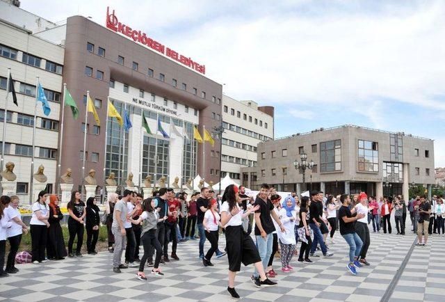 Keçiören’de Obeziteye Karşı ’horon İle Zumba’ Birleşti