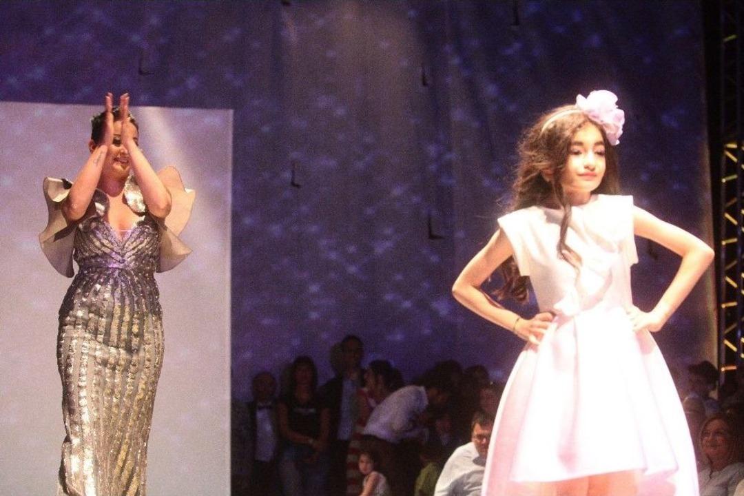 İş Kadınları Engelli Bireylerle Podyuma &Ccedil;ıktı