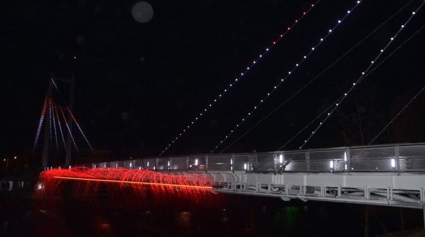 Manavgat&rsquo;ta Işık Ve Su Danslı Yaya K&ouml;pr&uuml;s&uuml;